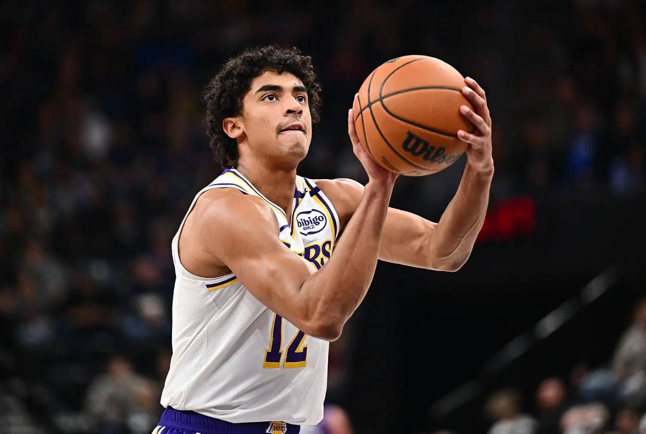 关于穆雷在独行侠比赛中比赛规则变更，领先优势明显引发热议！赛场气氛高涨的信息